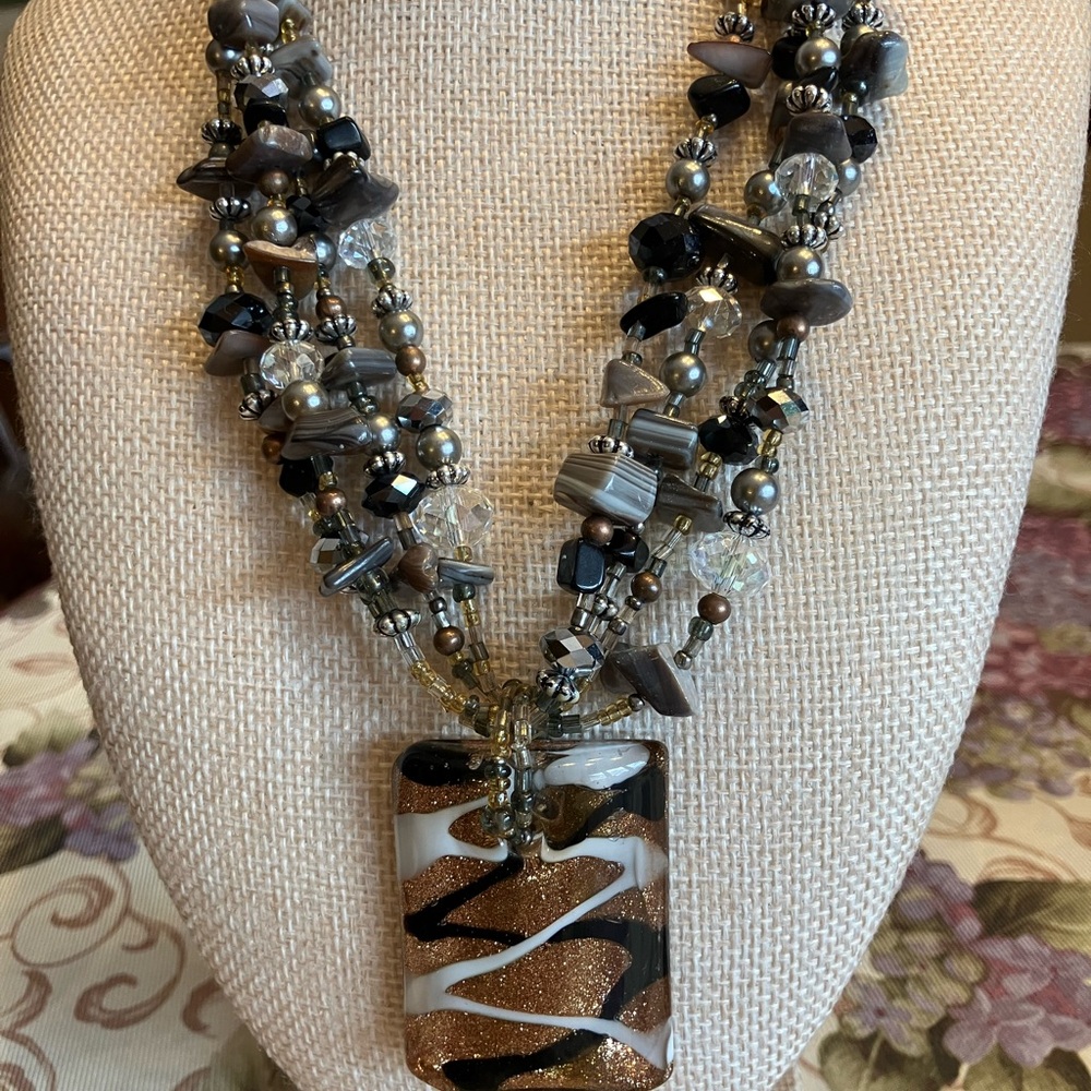 MULTI STRAND OF GEMSTONES, GLASS AND METAL BEADS MATCHED BRACELET
